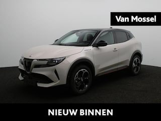 Alfa Romeo Junior Elettrica Sport Speciale 54 kWh | Navigatie | Techno Pack | Warmtepomp Two-Tone lak | Voorraad Voordeel | 2 + 6 Jaar Speciale Garantie! |