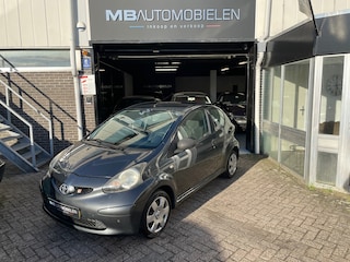 Toyota Aygo 1.0-12V/3 Deurs/Nap/1 Jaar APK!/Rijdt en Schakelt Goed!