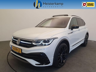 Volkswagen Tiguan 1.5 TSI R-Line Panorama dak, Trekhaak, ACC, Dodehoek detectie