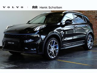 Lynk & Co 01 1.5 | 360° Camera | Panoramadak | Achteruitrijcamera | Elektrische bestuurdersstoel met geheugen | Stoelverwarming | Actieve bochtverlichting | Adaptieve Cruise Control | Stuurassistent | Lane Assist | Donkere hemel bekleding  | Navigatie | Elektrische Achterklep | Keyless Entry | Dodehoekassistent