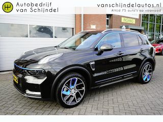 Lynk & Co 01 1.5 261PK! ORIGINEEL NEDERLANDS ZWARTE HEMEL ROLHOES 360CAMERA 6,6KWH LADER PANORAMADAK ADAPTIEVE CRUISE ANDROID/APPLECARPLAY NAVI CLIMA PDC V+A 20INCH ENZ...