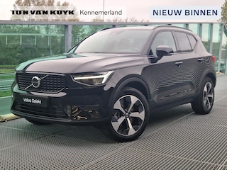 Volvo XC40 2.0 B4 Plus Dark / Pano. dak / Adaptieve Cruise / Trekhaak / Elek. verstelbare stoelen / Harman Kardon / Stoel+stuur verwarming / BLIS / Camera achter / Carplay & Android Auto /