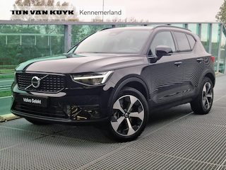 Volvo XC40 2.0 B4 Plus Dark / Pano. dak / Adaptieve Cruise / Trekhaak / Elek. verstelbare stoelen / Harman Kardon / Stoel+stuur verwarming / BLIS / Camera achter / Carplay & Android Auto /