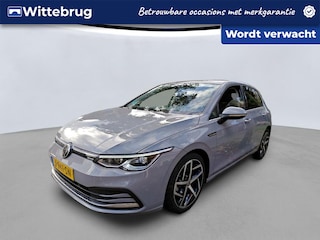 Volkswagen Golf 1.5 TSI 130pk Style / Panorama schuifk dak / Navigatie / LM 18 inch / LED / Parkeersensoren / APP