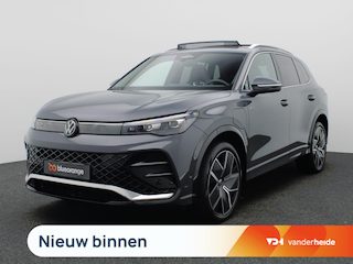 Volkswagen Tiguan 1.5 eHybrid R-Line 204PK DSG SOH 99,97%, Panoramadak, Achteruitrijcamera, 20" LM Velgen, Keyless, Elektr. Achterklep, Side Assist, Stoel-Stuurverwarming, Navi via Apple Carplay/Android Auto