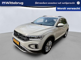Volkswagen T-Roc 1.0 TSI 115pk Life Edition / Navigatie by APP / Camera / LM 17 inch / Climate control / LED / Park Assist