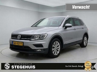 Volkswagen Tiguan 1.4 TSI Connected Series  PANO  Winterpakket  Trekhaak  Clima