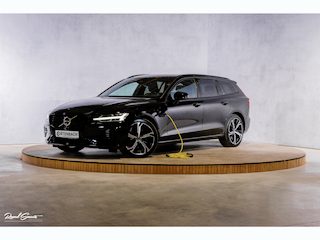 Volvo V60 2.0 T8 Plug-in hybrid AWD Plus Dark | Zwenkbare trekhaak | Adaptieve cruise | Memory | Blis | Harman Kardon |