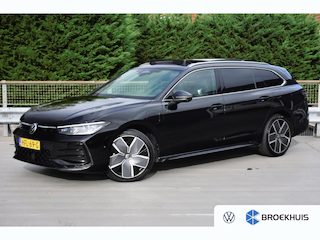 Volkswagen Passat Variant 1.5 eHybrid 272PK R-Line Edition Schuif-kanteldak | Wegklapbare trekhaak | 360 camera | Dode-hoek detectie | Elektrische achterklep | Stoelverwarming voor en achter | Stuurwielverwarming | VERLENGDE GARANTIE!