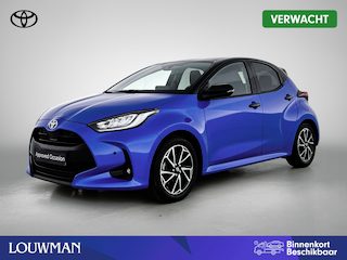Toyota Yaris 1.5 Hybrid Business Plus | Blauw Gewrapt | Head-Up Display | Dodehoek detectie | Parkeersensoren voor+achter | Navigatie | Climate Control | Draadloze telefoonlader | Achteruitrijcamera |
