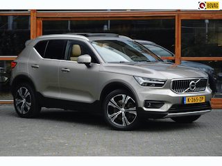 Volvo XC40 T5 Hybride Inscription | Panoramadak | Camera | Trekhaak | Stoel + Stuur Verwarmd | Standkachel | VOC | Leer |