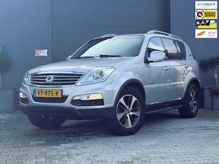 SsangYong Rexton RX 220 e-XDI Sapphire HD | Grijs kenteken | Trekhaak 3500KG | Leder | schuifdak | Memory | Camera | zeer netjes