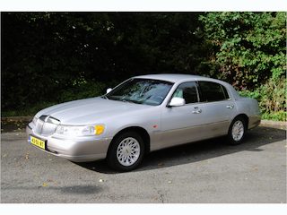 Lincoln Town Car 4.6 Signature 205 PK AUTOMAAT | CLIMATE | BLUETOOTH | STOEL VERWARMING | ELEKTR.STOELEN