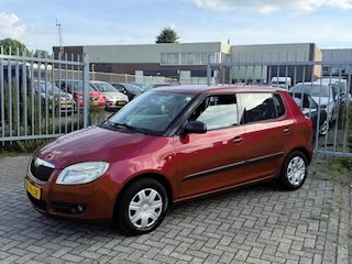 Skoda Fabia 1.6-16V Ambiente Airco l Cruise l Trekhaak l Elek pakket! INRUIL KOOPJE!