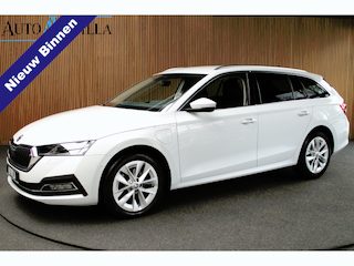 Skoda Octavia Combi 1.4 TSI iV PHEV HUD Leder Memory Camera ACC Stuurverwarming Ambient Keyless Virtual