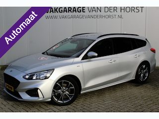 Ford Focus Wagon 1.0-125pk EcoBoost ST-Line AUTOMAAT ! Fijne, ruime en erg goed onderhouden wagen ! Autm. airco dual, cruise cntrl, pdc v+a, metallic lak, navigatie, camera, bluetooth tel. voorb., LM wielen, keyless, stoel-, stuur- en voorraamverw., etc.