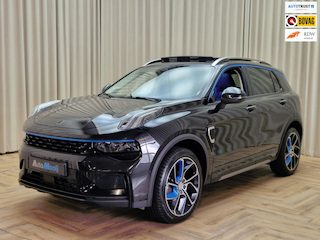 Lynk & Co 01 1.5 | Zwart | Zwarte hemel | Infinity Sound | Panoramadak | Adaptive Cruise | Memory Seat | Apple Carplay