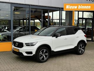 Volvo XC40 1.5 T3  R Design - Panoramadak - org. electr trekhaak - all season - slechts 57.800 km !!