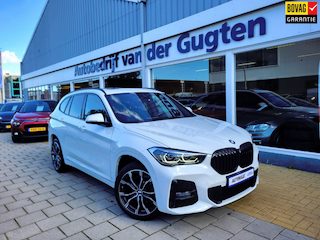 BMW X1 SDrive18i Executive / M-Pakket / Apple Carplay & Android Auto / Camera /