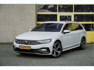 Volkswagen Passat Variant 1.5 TSI 150PK! Automaat R-Line Business BJ2021 Lmv 18" | Led V+A | Pdc | Sideskirts | Elek. trekhaak | App-Connect | Navi | Virtual cockpit | Sfeerverlichting | Climate control | Cruise control | Verwarmde voorstoelen | Zwarte hemel | Extra getint glas