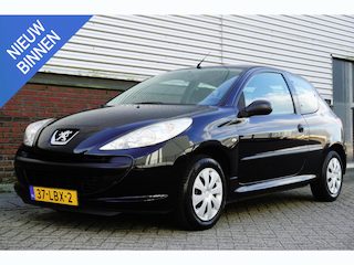 Peugeot 206 1.1 XR/ORIGINEEL NL/GOED ONDERHOUDEN/PARKEERSENSOR