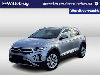 Volkswagen T-Roc 1.5 TSI 150pk Style DSG Automaat / Trekhaak / Digital Cockpit / 17"LM velgen / Navigatie / Parkeersensoren / App-connect trans