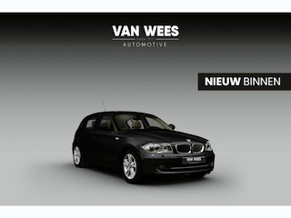BMW 118i Executive Facelift | Origineel NL | 2e eigenaar | 143 pk | Sportstuur | Cruise control | Sportstoelen | Climate control | Trekhaak | Parkeersensoren | Regensensor