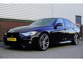 BMW 318i Edition M Sport Shadow Executive/19 Inch/ Carplay/Camera.