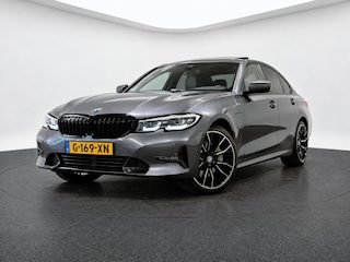 BMW 330e eDrive Edition (M-SPORT, PANO, CAMERA, CARPLAY, STOELVERWARMING)