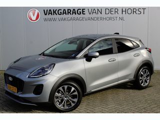 Ford Puma 1.0-125pk EcoBoost Mild-Hybrid Titanium. Z.g.a.n., slechts 3.000km ! Fabrieksgarantie t/m 19-02-2030 ! Autm. airco, navigatie, bluetooth telefoonvoor., all season banden, stoel-, stuur- en voorraamverw., rij assistent pakket, metallic lak, etc.