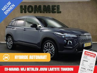 Toyota Corolla Cross Hybrid 140 Dynamic - FACELIFT/ HUIDIG MODEL - AFNEEMBARE TREKHAAK - TREKGEWICHT 750 KG - ORIGINEEL NEDERLANDSE AUTO - AFKOMSTIG VAN 1E EIGENAAR - ELEKTRISCHE ACHTERKLEP - NAVIGATIE - PARKEERSENSOREN VOOR/ ACHTER - 18 INCH LICHT METALEN VELGEN - DODEHOEK DETECTIE - STOEL EN STUURVERWARMING - DRAADLOZE TELEFOONLADER