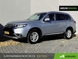 Mitsubishi Outlander 2.0 Business Edition / Automaat / Trekhaak (1.600 KG) / Cruise Control / Airco / Navigatie / Winter&Zomer Bandenset / Keyless /