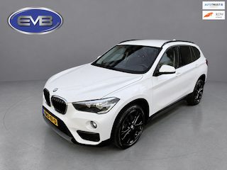 BMW X1 SDrive18i Executive, achteruitrijcamera, extra getint glas, electr bedienbare achterklep, parelmoer wit