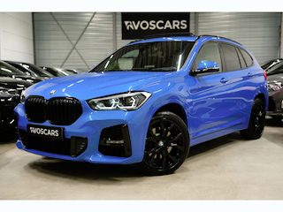 BMW X1 xDrive25e M Sport * SoH 97% - Pano - Leder - Trekhaak - HUD - Camera - ACC - Keyless - HiFi - Memory *