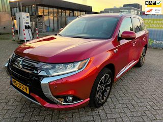 Mitsubishi Outlander 2.0 PHEV instyle / Camera / Stoelverw. / Leder / LED