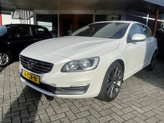 Volvo V60 1.6 T3 150PK  Momentum  150 PK  NW Distributieriem  Bluetooth  Trekhaak