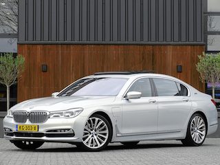BMW 740e Lang 326PK / VIP / Bowers & Wilkins / Skylounge / *NAP*