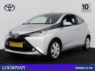 Toyota Aygo 1.0 VVT-i x-play Automaat | Airco | Achteruitrijcamera | Bluetooth | Elektrische ramen voor | Elektrisch verstelbare buitenspiegels |