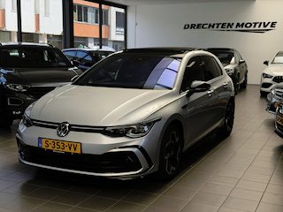 Volkswagen Golf 1.5 eTSI R-Line / Pano / Camera / CarPlay /