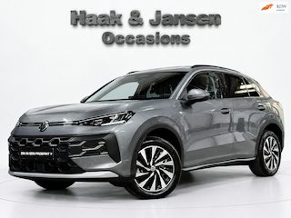 Volkswagen T-Roc 1.5 eTsi Life First Edition ACC Stoelverwarming Lane assist Apple Carplay