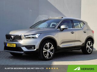 Volvo XC40 1.5 T5 Recharge Business Pro / Dealer onderhouden / Trekhaak / Stuur- & Stoelverwarming / Elektrische achterklep / Trekgewicht 1800 kg / Glazen schuif- en kanteldak / Rondomzicht camera / Adaptief cruise control /