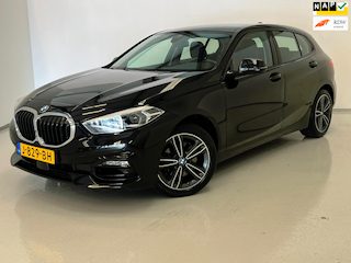 BMW 118i Executive Edition / NL-auto / BTW / CarPlay
