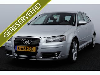 Audi A3 Sportback 2.0 TDI Attraction Pro Line Business/ 5-Drs/ Sportstoelen/ 17'' LMV/ Navi/ Clima/ Cruise/ Sportstuur/ Elek. pakket/ Isofix/ Radio-CD AUX/ Armsteun/ Mistl./ Dakspoiler/ Dakrails/ Chroom.