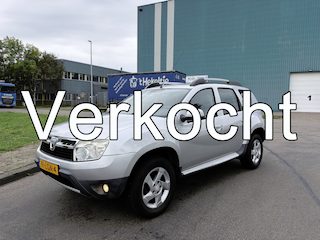 Dacia Duster 1.6-16V Lauréate 2wd 105 PK. Distributieriem vervangen bij 138.000 KM !!! Geen mooie auto maar technisch top en rijdt nieuw !!