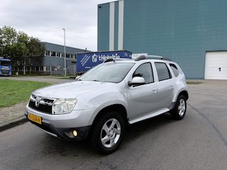 Dacia Duster 1.6-16V Lauréate 2wd 105 PK. Distributieriem vervangen bij 138.000 KM !!! Geen mooie auto maar technisch top en rijdt nieuw !!