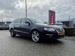 Volkswagen Passat Variant 2.0 TDI Highline | APK | Cruise Control | NAVI | Trekhaak | Leder/Alcantara | Zomer- en winterwielen | Goed onderhouden