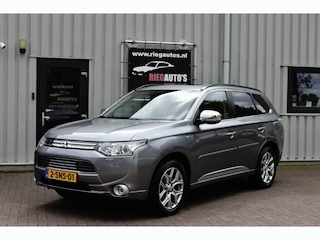 Mitsubishi Outlander 2.0 PHEV Instyle. Afneembare trekhaak!!