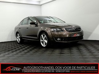 Skoda Octavia 1.8 TSI Greentech Elegance Clima, Navi, Parkeersensoren, Stoelverwarming, Keyless start, Cruise control, Lichtmetalen velgen