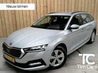 Skoda Octavia Combi 1.0 TSI Business Edition Apple CarPlay/Android Auto | Cruise & climate control | DAB ontvanger | Elektrisch bedienbare achterklep | Keyless entry | LED verlichting | Navigatiesysteem | Trekhaak uitklapbaar