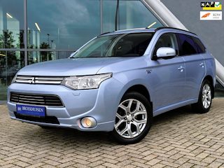 Mitsubishi Outlander 2.0 PHEV instyle Trekhaak / Schuifdak / Camera / Leder / Stoelverwarming